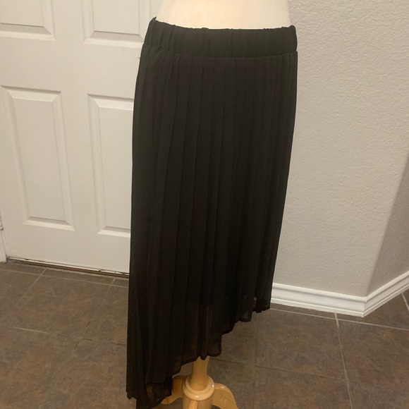 High low pleated skirt - Picture 2 of 5